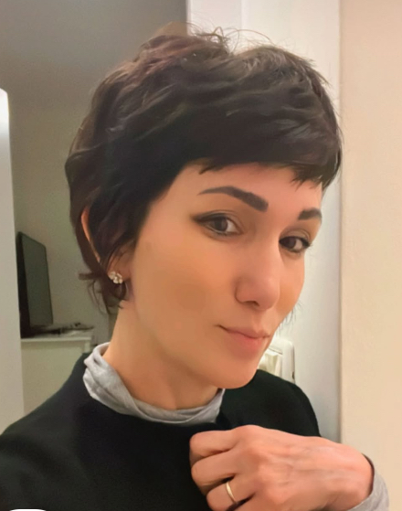 שיער שחזר לעצמו לאחר שימוש במוצרי CarolineHair